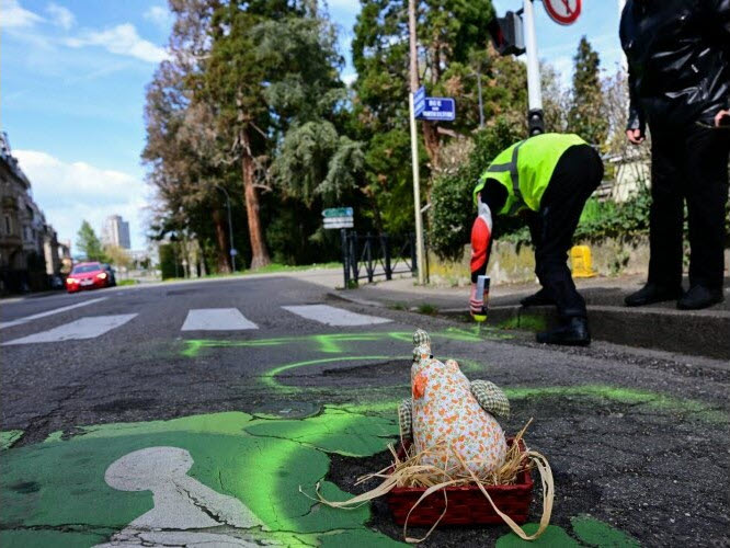 Des œufs de Pâques d’un genre nouveau : la FFMC 68 part en chasse contre les nids-de-poule à Mulhouse